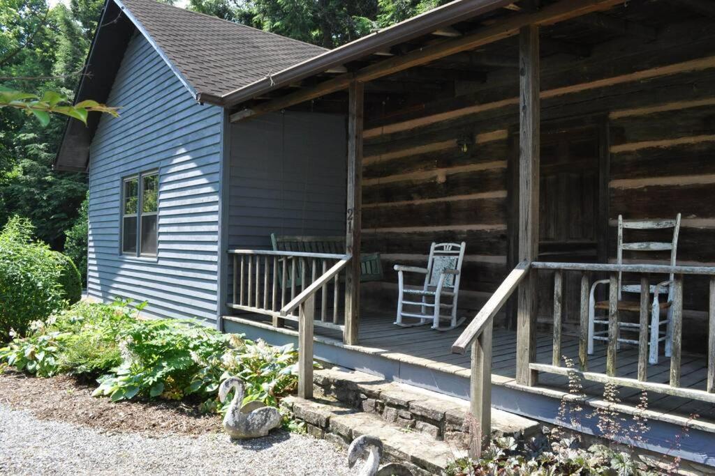 Restored1850S Log Cabin, With Gazebo And Gardens! 1 Mile To Downtown Weaverville Bagian luar foto